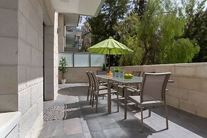 Full Option 9 People Central Location