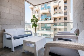Best Location New Apt Full Amenities