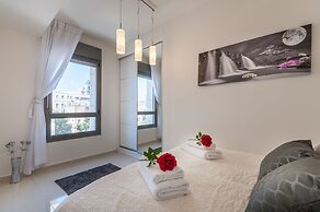 Best Location New Apt Full Amenities
