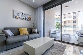 Best Location New Apt Full Amenities