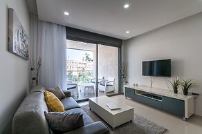 Best Location New Apt Full Amenities
