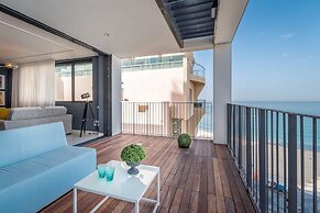 Front of Beach -Luxurious Residence