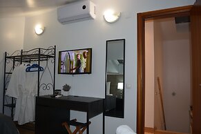 José & Ester House