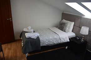 José & Ester House