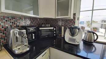 José & Ester House