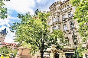 The Old Town Square & Parizska Apartments