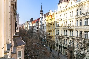 The Old Town Square & Parizska Apartments