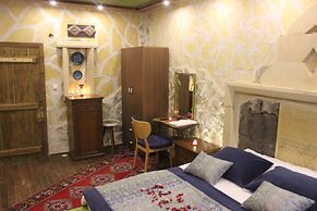 Antik Stone House