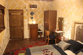 Antik Stone House