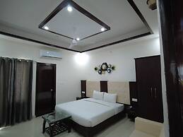 Kamay The Grand Alova