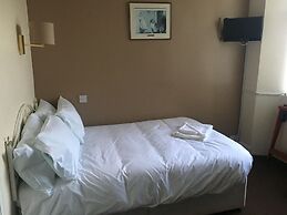 George and Abbotsford Hotel