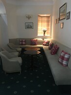 George and Abbotsford Hotel
