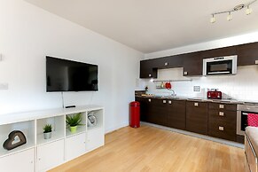 Bright Comfy 2 bed in trendy Dalston