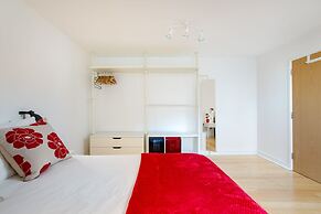 Bright Comfy 2 bed in trendy Dalston