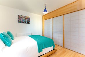 Bright Comfy 2 bed in trendy Dalston