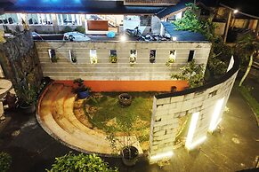 Saung Balibu Hotel