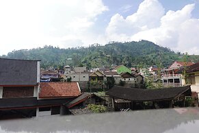 Saung Balibu Hotel