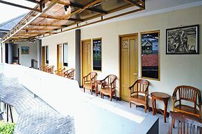 Saung Balibu Hotel