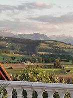 Comfortable mountain view apartment near Lucerne