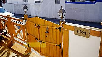 Yours Guesthouse