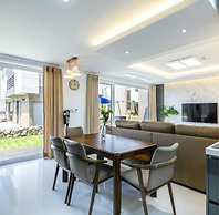 Chandelier Pension
