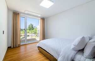 Chandelier Pension