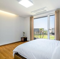 Chandelier Pension