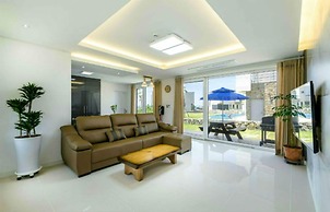 Chandelier Pension