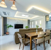 Chandelier Pension