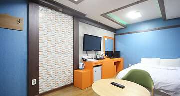 W Motel