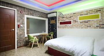 W Motel