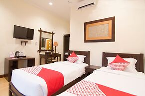 OYO 261 Sasono Putro Guest House