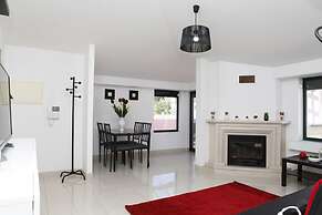 Wondrous Terrace Apartment in Cascais