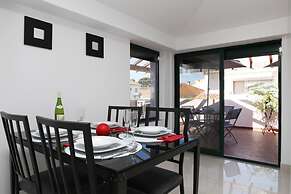Wondrous Terrace Apartment in Cascais