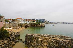 Wondrous Terrace Apartment in Cascais
