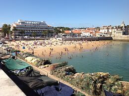 Wondrous Terrace Apartment in Cascais