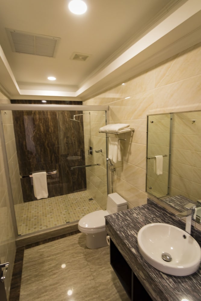 Hotel City Plaza & Suites