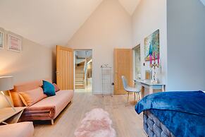 Brook Barn with Sauna & Hot Tub