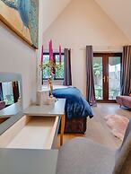 Brook Barn with Sauna & Hot Tub