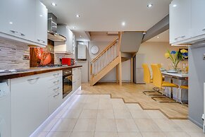 Brook Barn with Sauna & Hot Tub
