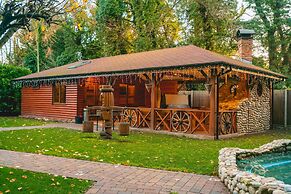 Brook Barn with Sauna & Hot Tub