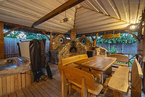 Brook Barn with Sauna & Hot Tub