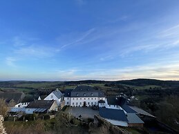 Burghaus & Villa Kronenburg