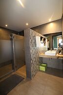 Lost & Found - Guesthouse & Suites
