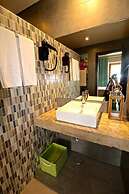 Lost & Found - Guesthouse & Suites