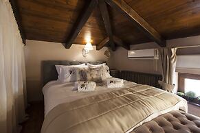 Rock Dandy Deluxe Chalet | Fireplace & Sauna