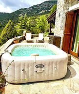Rock Dandy Deluxe Chalet | Fireplace & Sauna