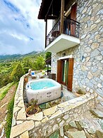 Rock Dandy Deluxe Chalet | Fireplace & Sauna