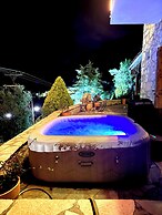 Rock Dandy Deluxe Chalet | Fireplace & Sauna