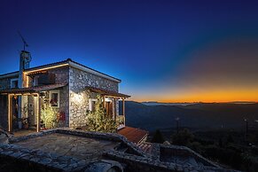 Rock Dandy Deluxe Chalet | Fireplace & Sauna